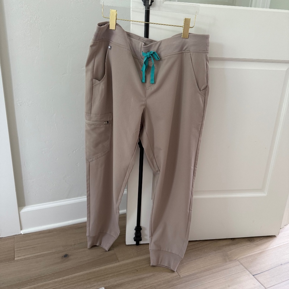 FIGS Zamora BOULDER Jogger Scrub Pants - Size Large Petite NWT!